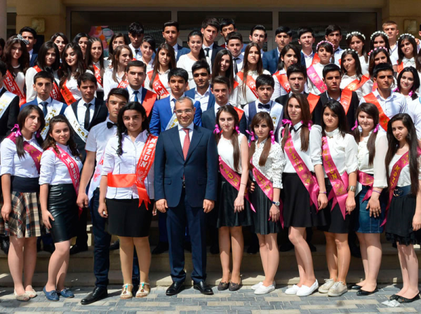 Təhsil naziri Mikayıl Cabbarovun məzunlara təbriki